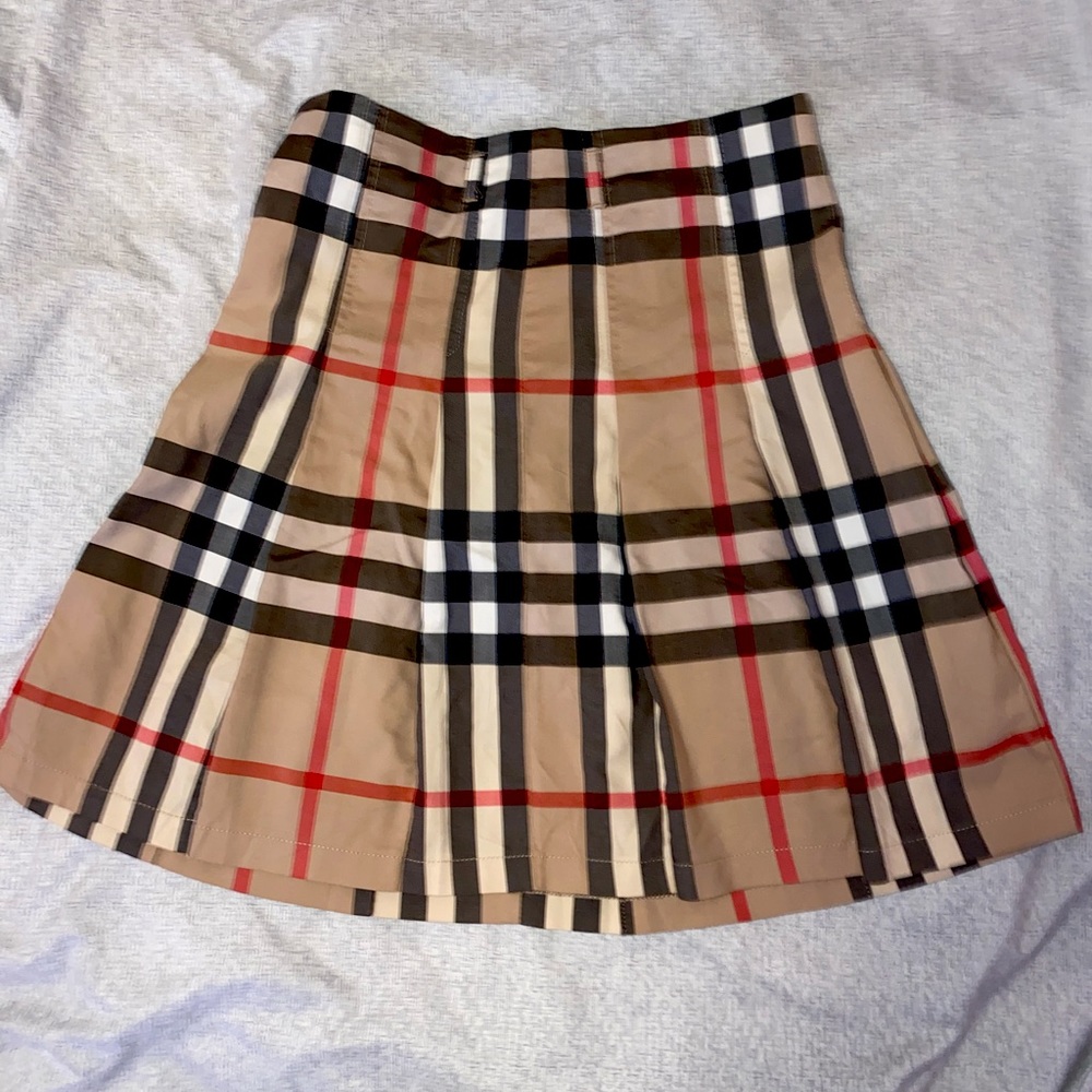 Burberry tennis skirt fits size 25-27